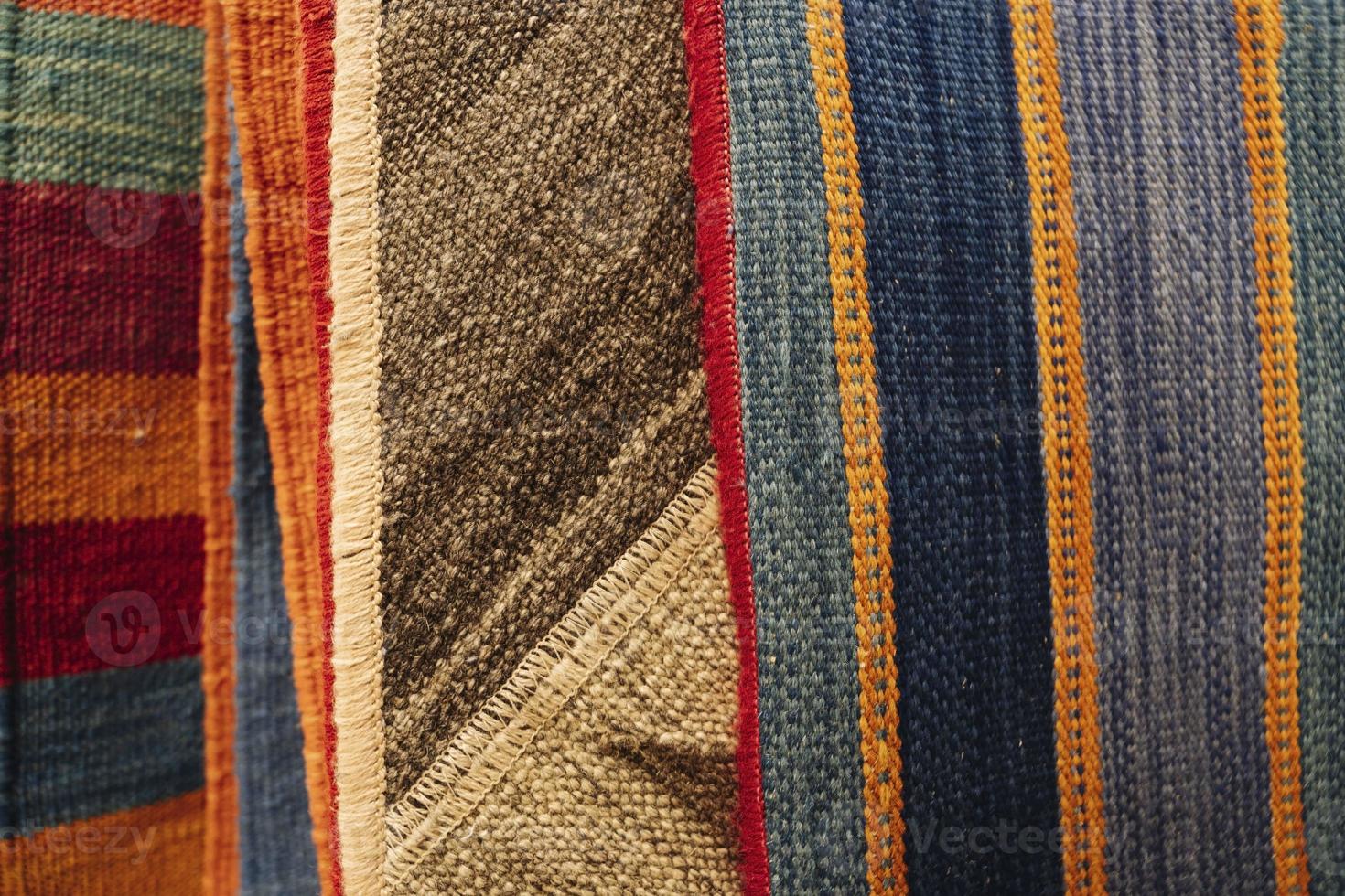 gekleurde tapijt huis tapijt textuur, knus warm coating foto