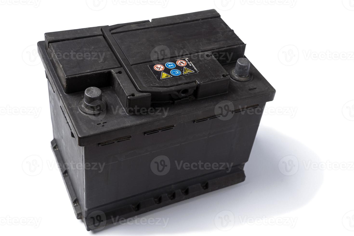 12v oplaadbaar auto accu geïsoleerd Aan wit achtergrond, auto accumulator foto