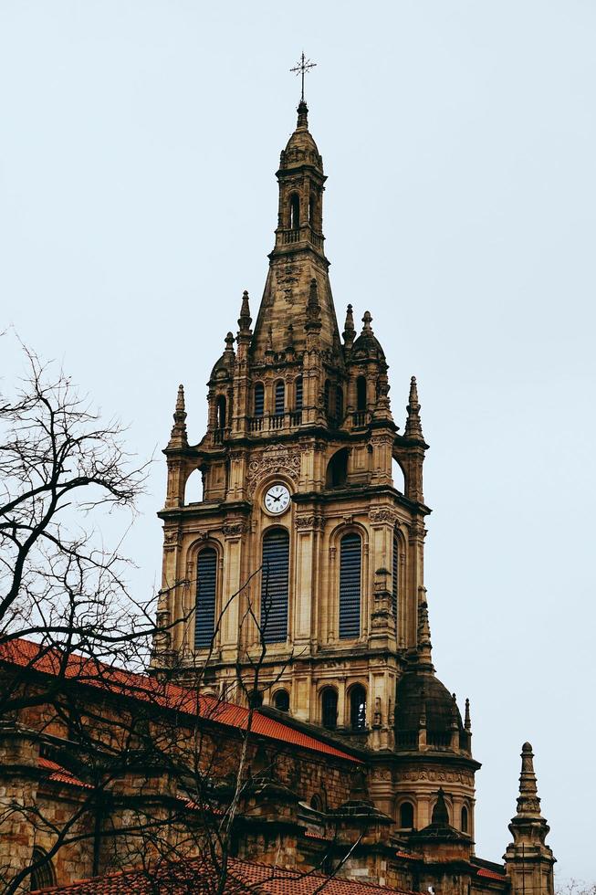 kerkarchitectuur in bilbao city, spanje foto
