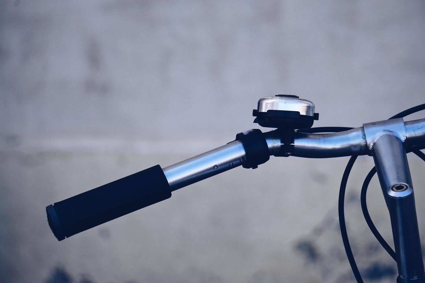close-up van fietsstuur en bel foto