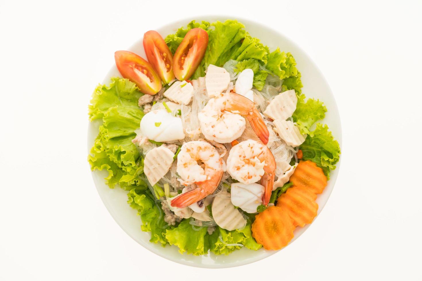 pittige salade met zeevruchtennoedels, Thaise stijl foto
