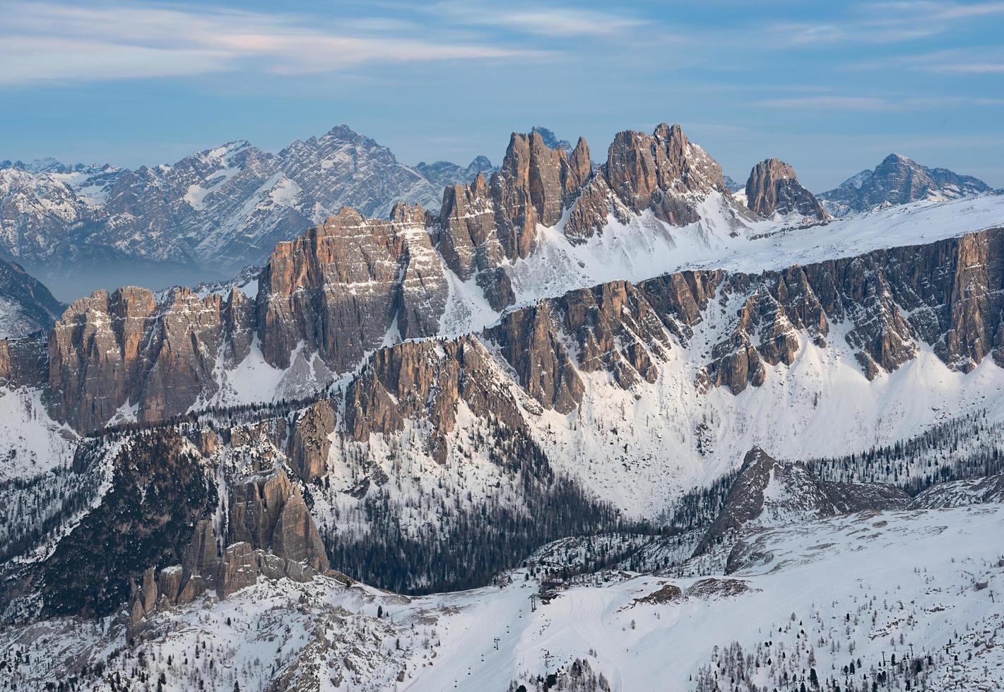 spectaculair keer bekeken van de berg pieken van de dolomieten Alpen in Italië foto