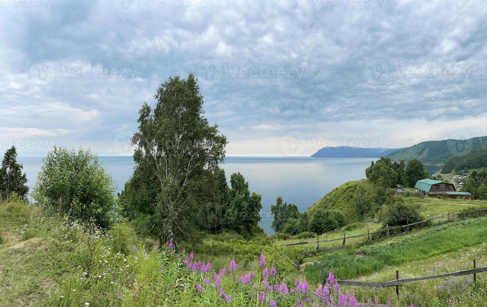 panoramisch visie Aan Baikal meer, Rusland foto