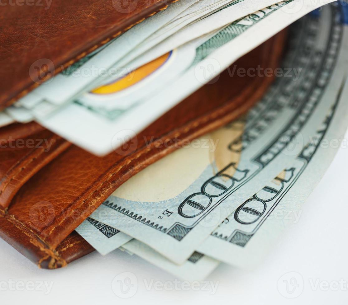 bruin leer portemonnee met Verenigde Staten van Amerika dollars geld foto