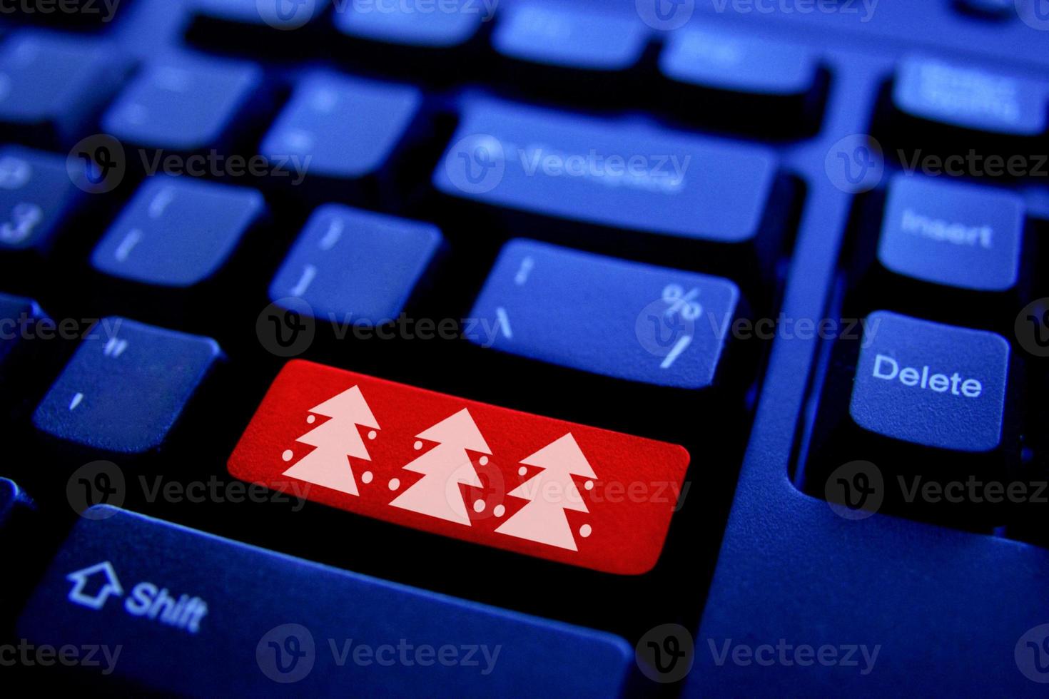 Kerstmis boom Aan computer sleutel foto