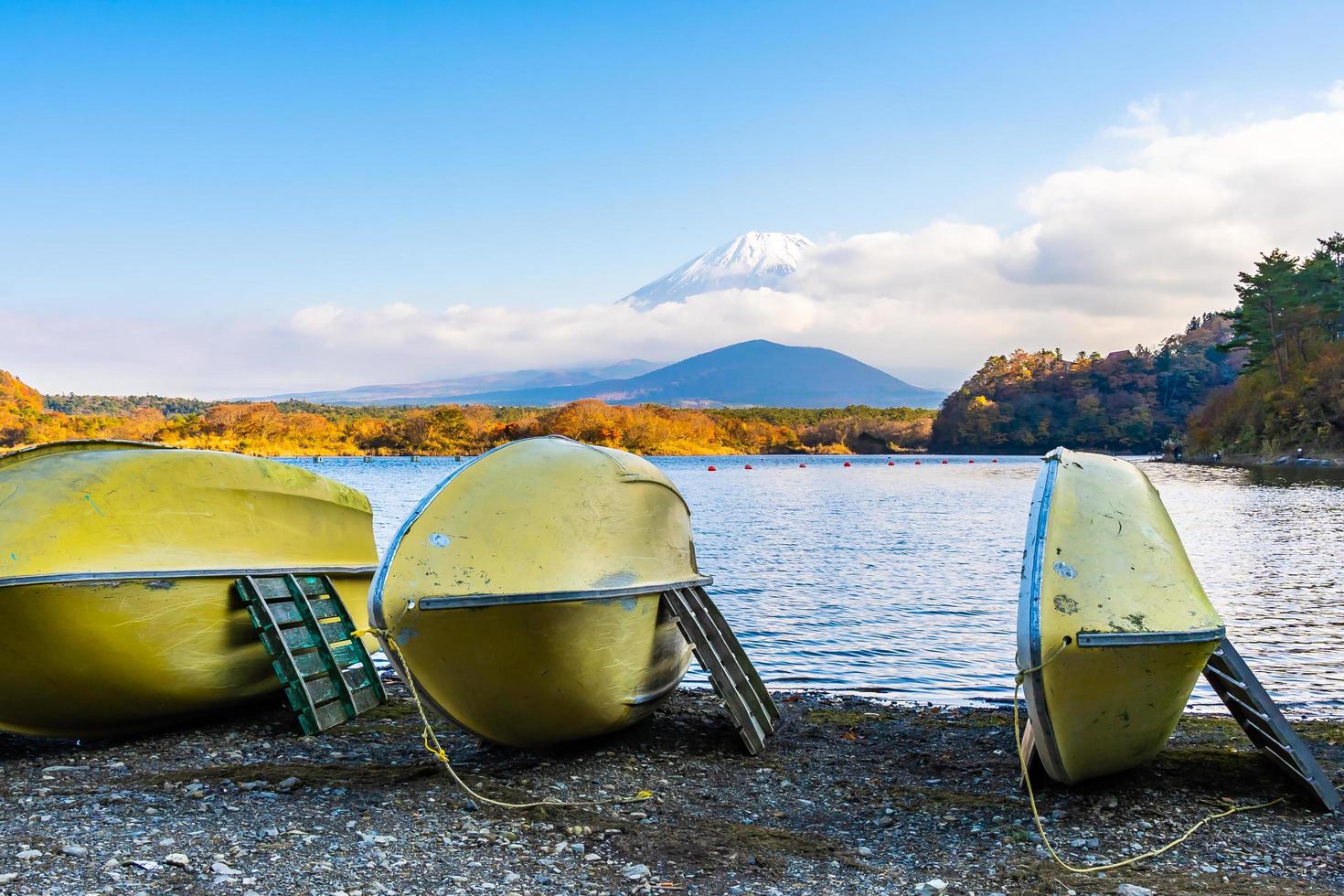 boten op mt. fuji, japan foto