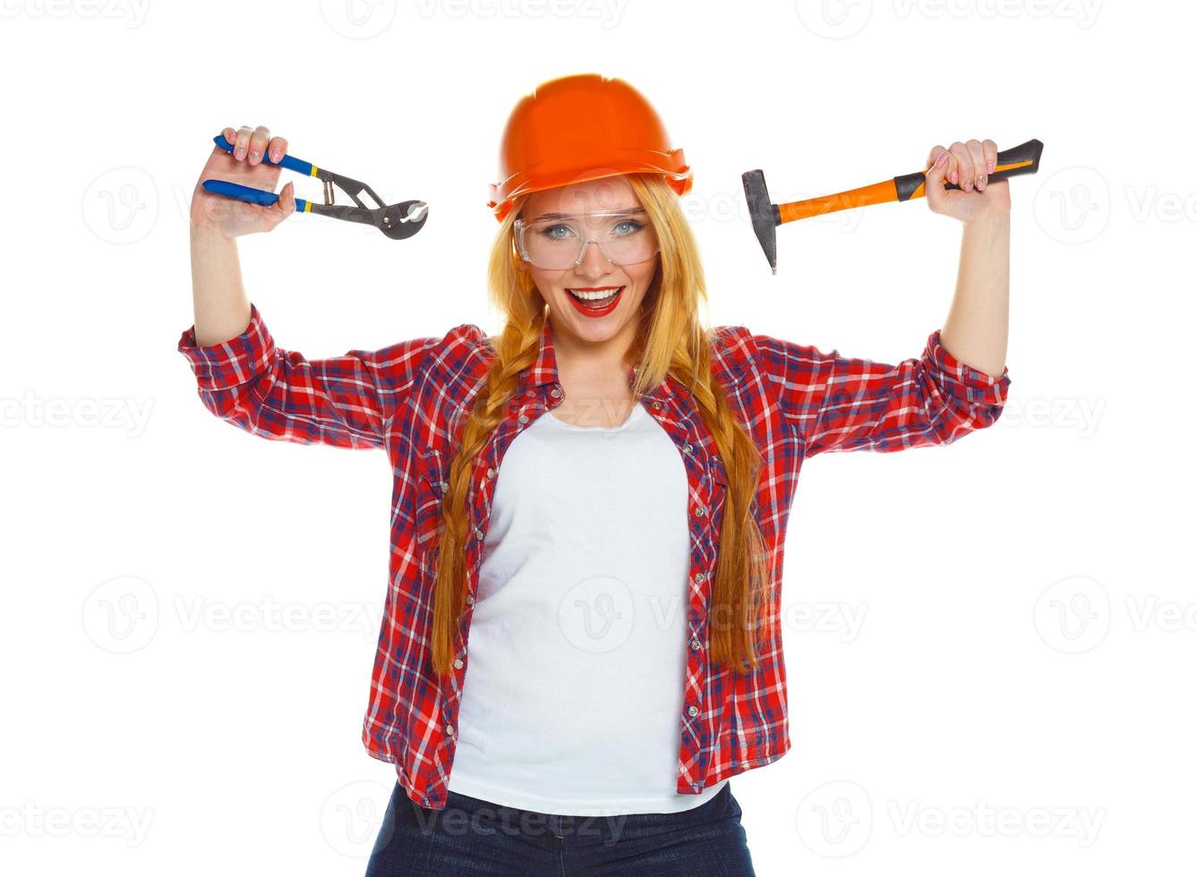 jong vrouw in helm met de werk gereedschap Aan een wit foto