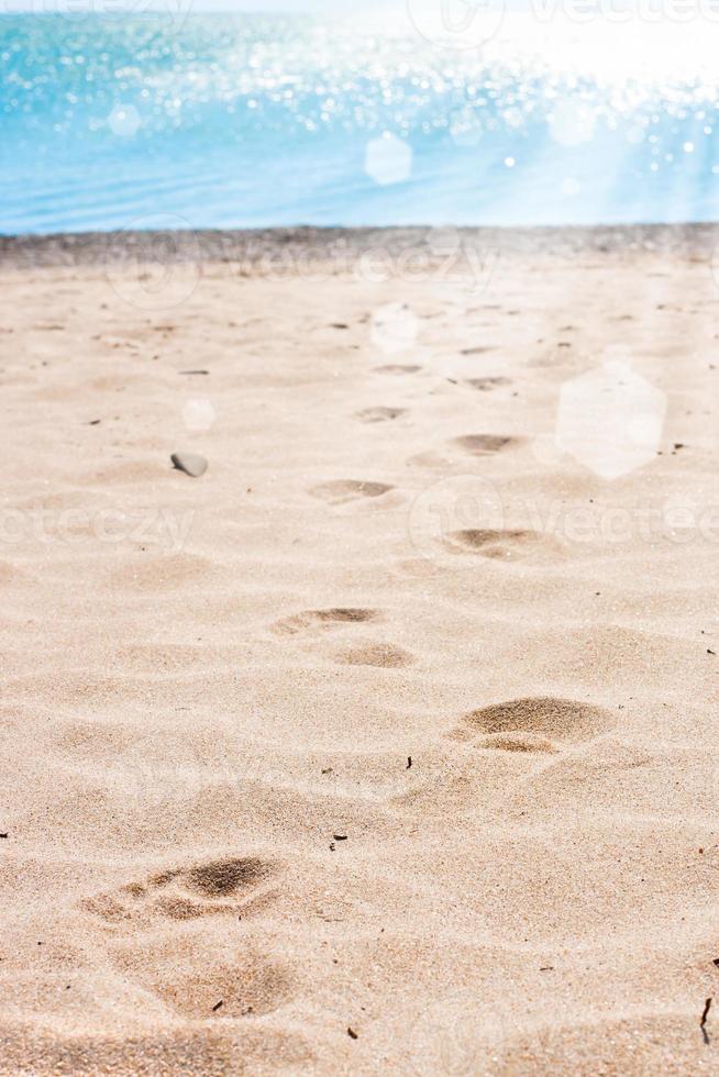 Voetafdrukken in het zand foto