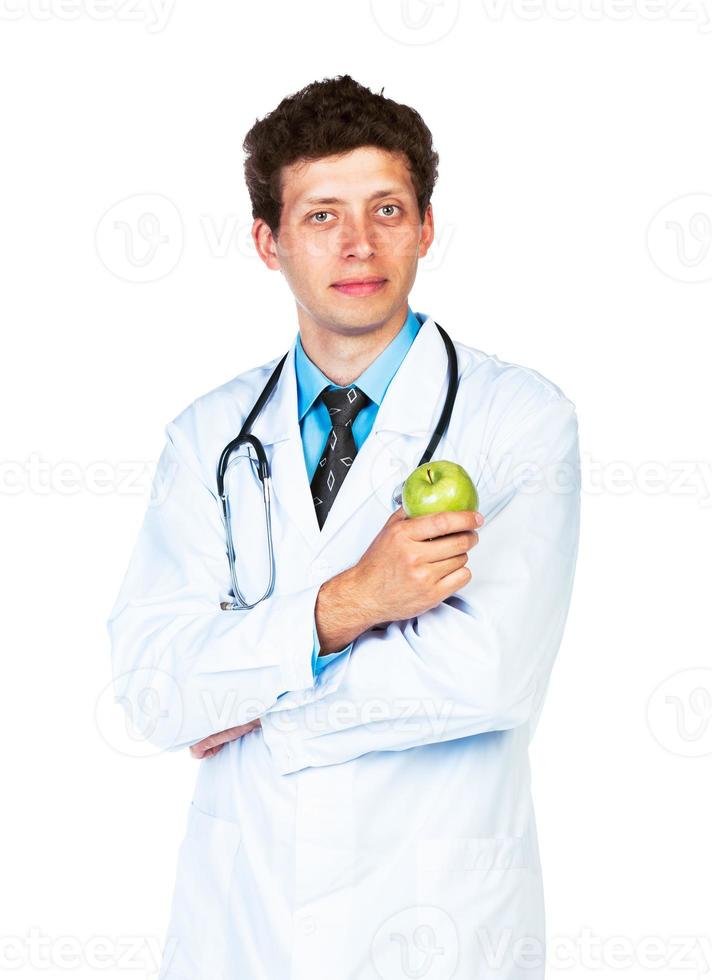 portret van een glimlachen mannetje dokter Holding groen appel Aan wit foto