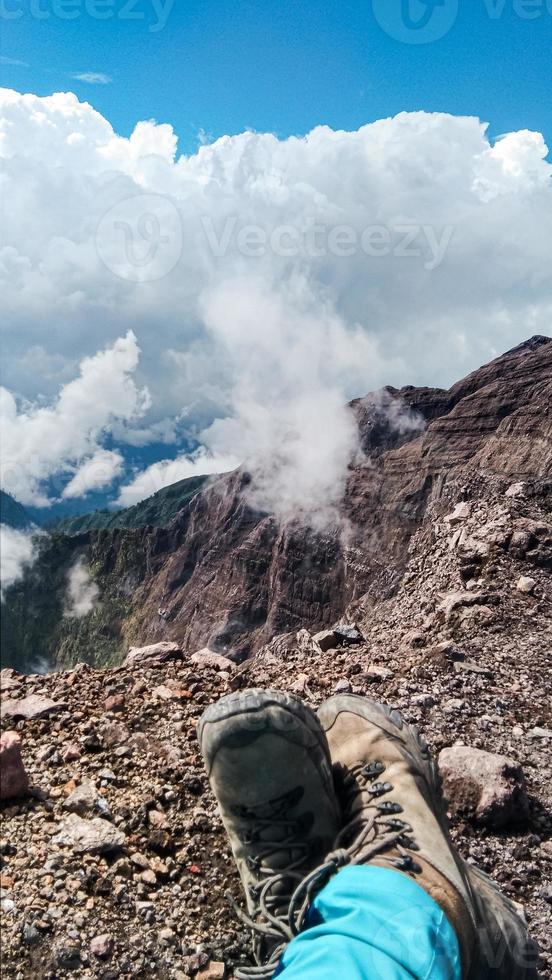 vrouw voeten vervelend berg laarzen foto