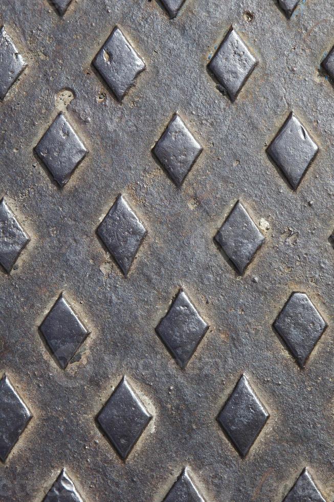textuur van roestige metalen vloerplaat met gestoten patroon foto