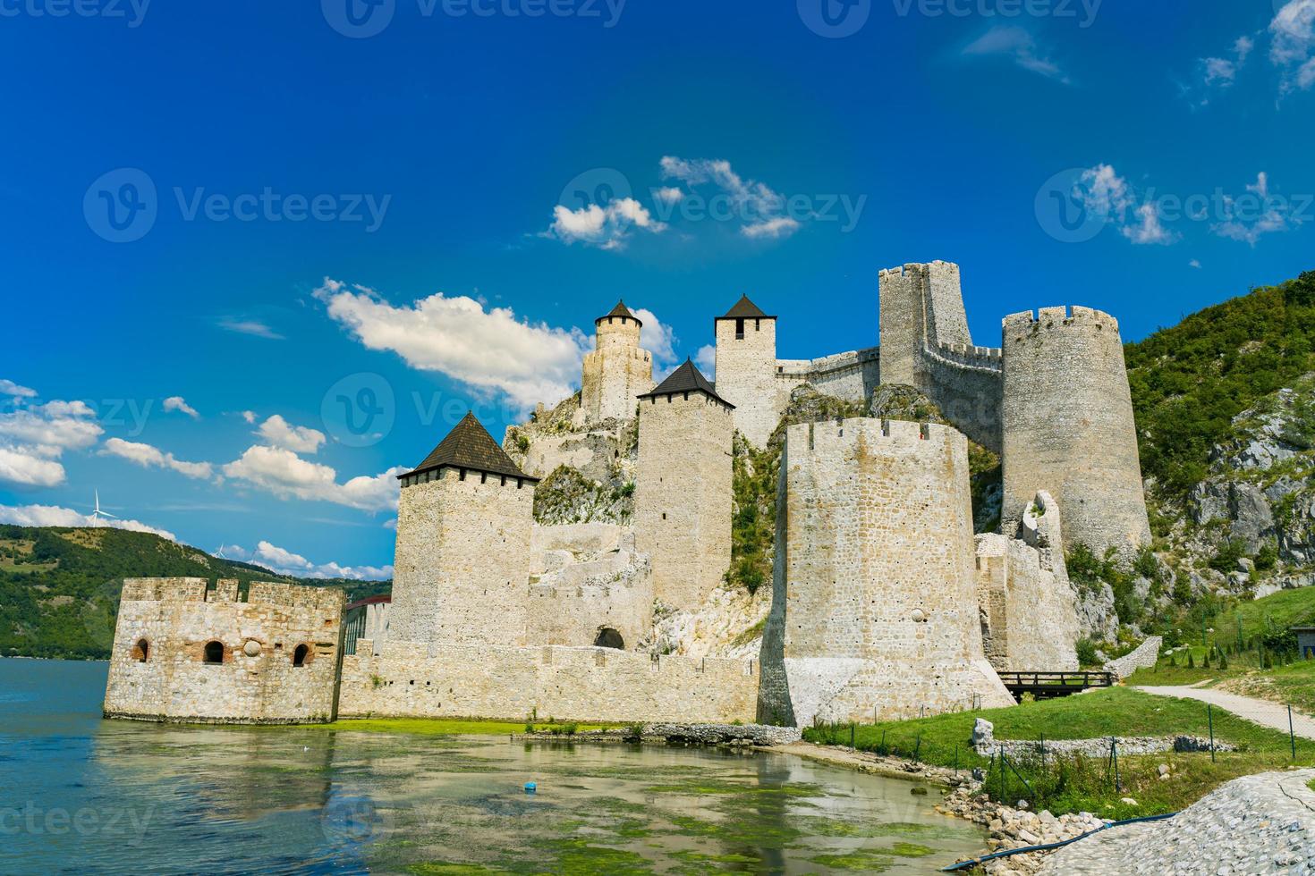 golubac fort in servië foto