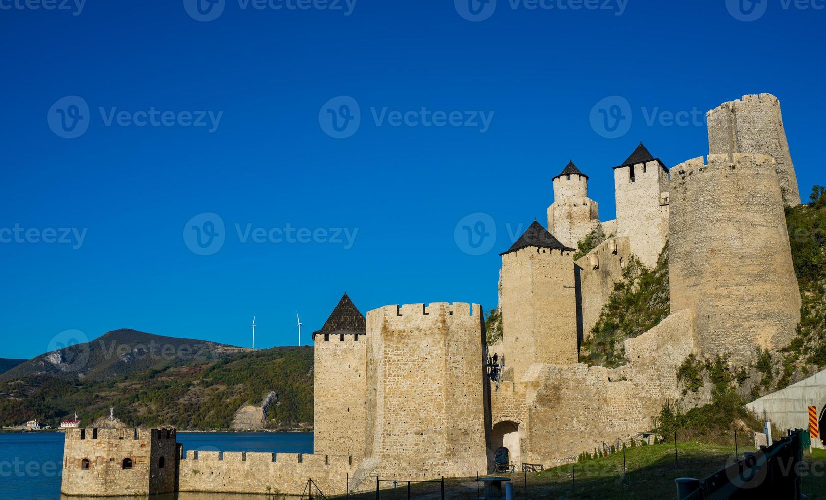 golubac fort in servië foto