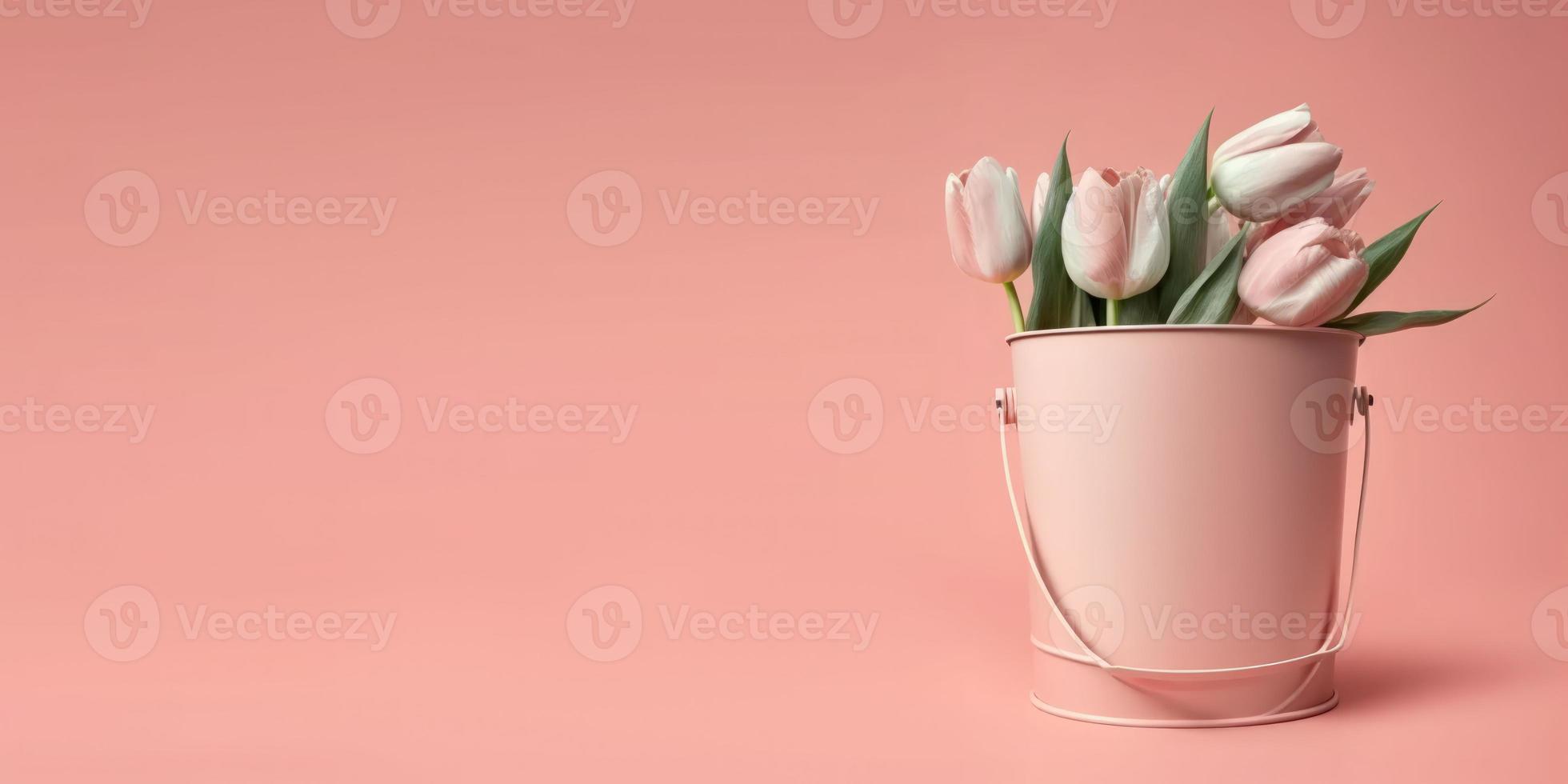 een emmer van tulpen Aan roze achtergrondkleur met een schoon leeg ruimte foto