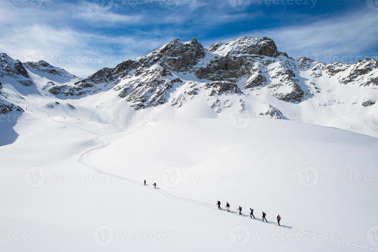 groep klimmers met touw naar de top foto