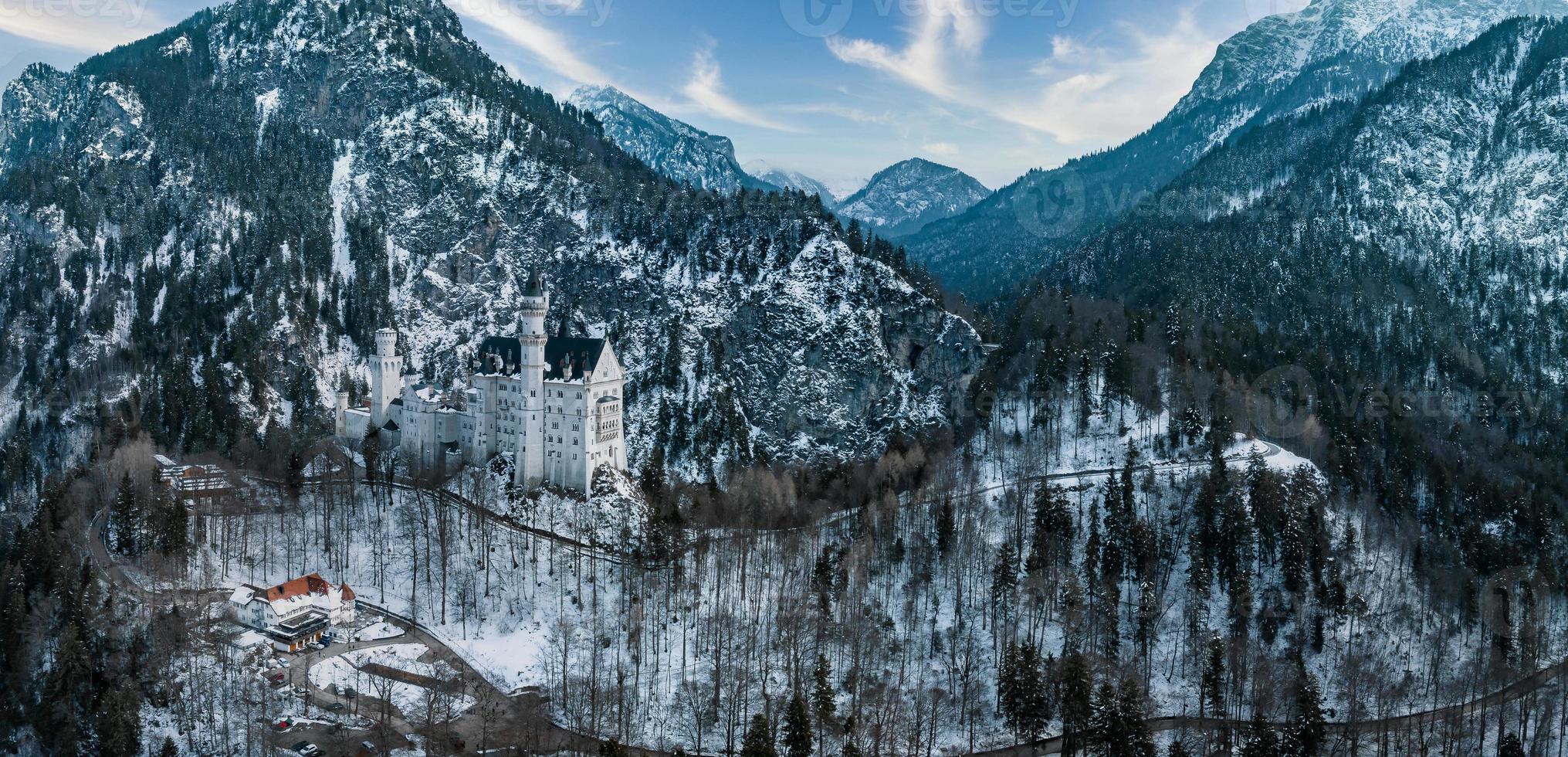 antenne visie van de neuschwanstein kasteel of schloss neuschwanstein Aan een winter dag foto