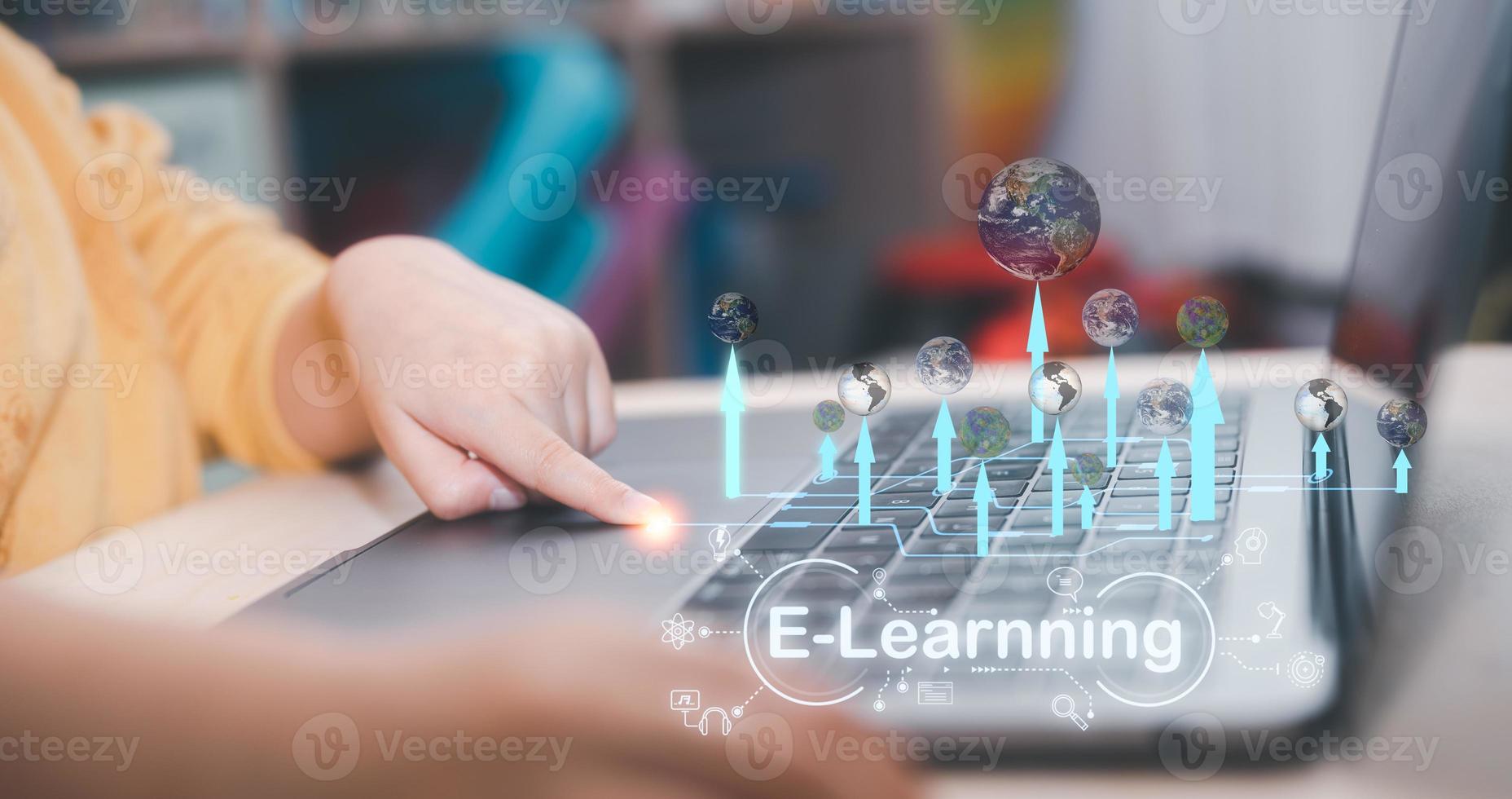 e-learning internet netwerk onderwijs concept, kind studie wat? computer laptop en pictogrammen klodder, elementen van deze beeld gemeubileerd door NASA foto