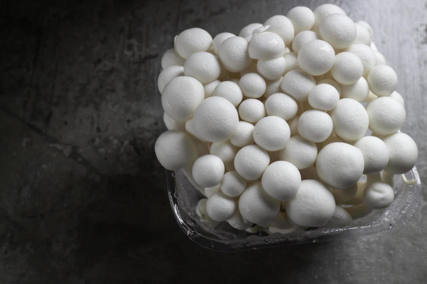 rauwe shimeji-paddenstoel voor de Aziatische keuken foto