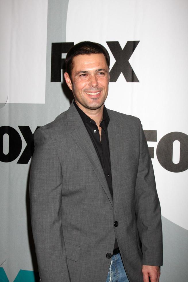 carlos Bernard aankomen Bij de vos TV tca partij Bij mijn plaats in los angeles ca Aan januari 13 20092008 foto