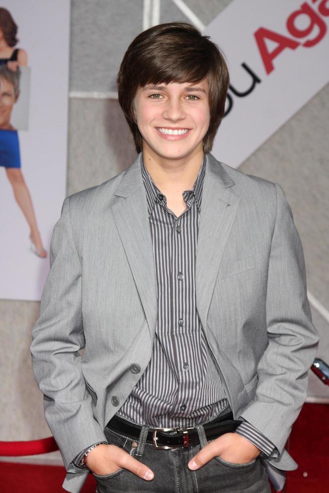 los angeles sep 22 Billy unger arriveert Bij de u opnieuw wereld première Bij el kapitein theater Aan september 22 2010 in los angeles ca foto