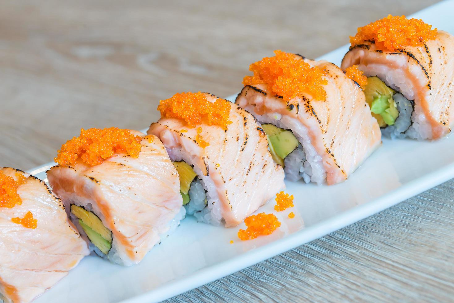 zalm sushi roll, traditioneel Japans eten foto