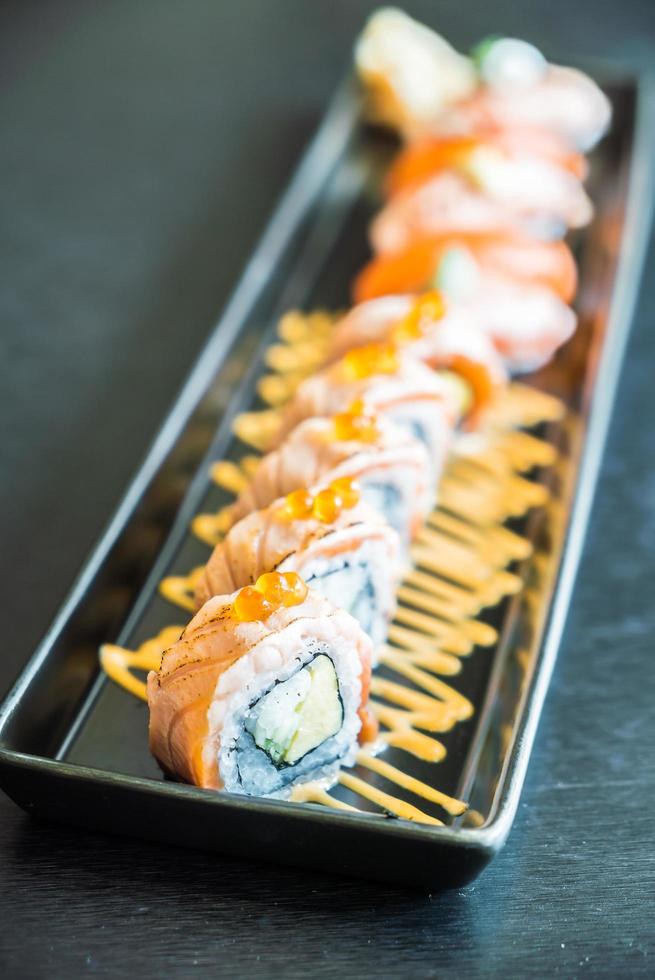 zalm sushi roll, traditioneel Japans eten foto