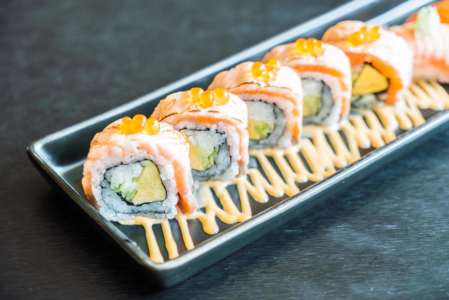 zalm sushi roll, traditioneel Japans eten foto