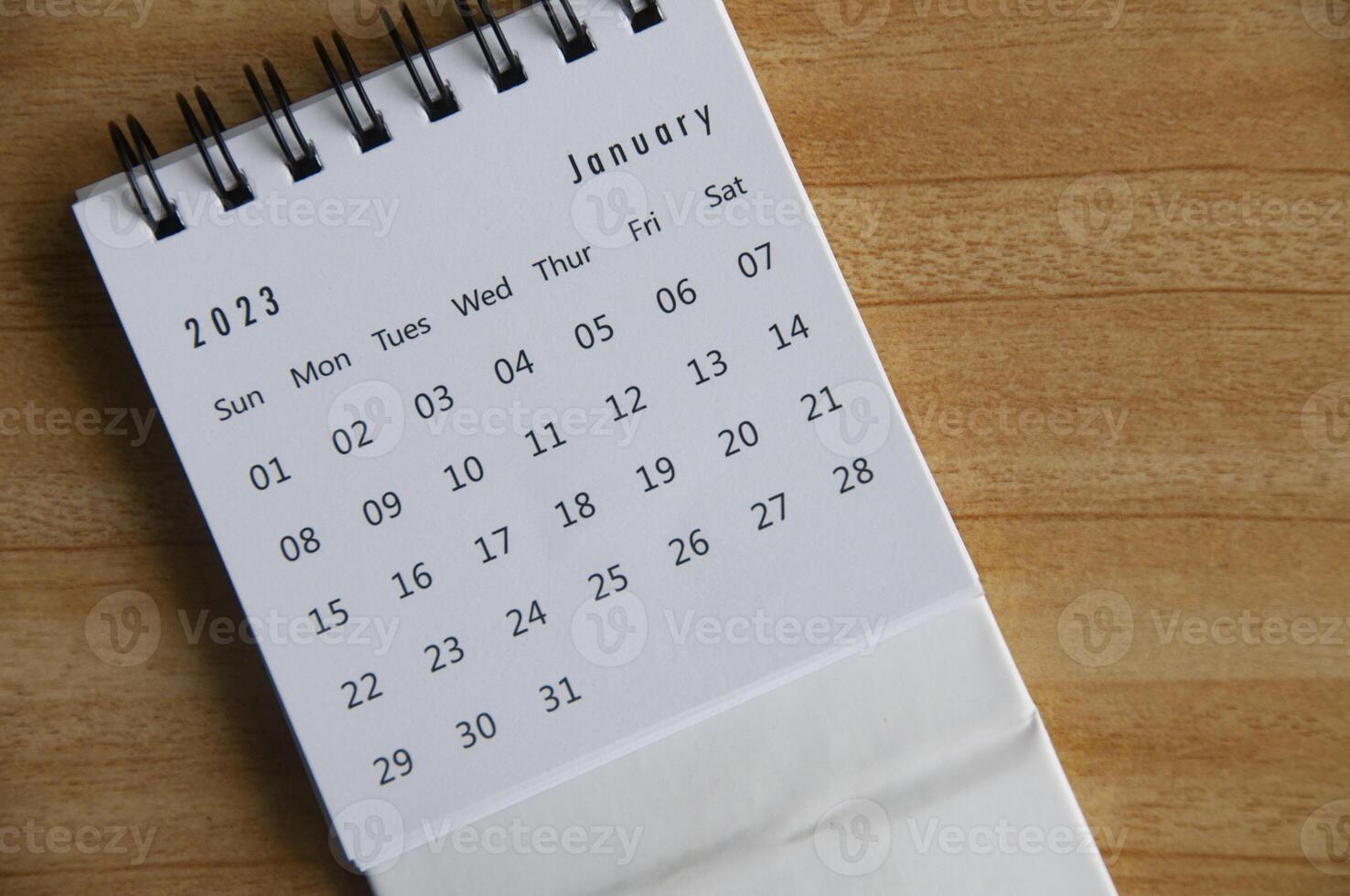 top visie van januari 2023 tafel kalender Aan houten Hoes achtergrond foto