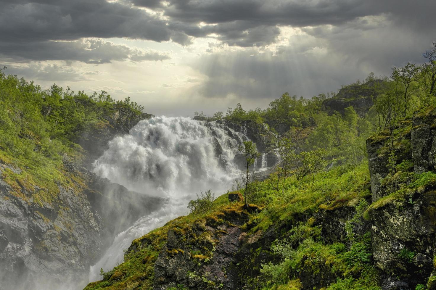 regenachtig dag Bij Noors fjord foto