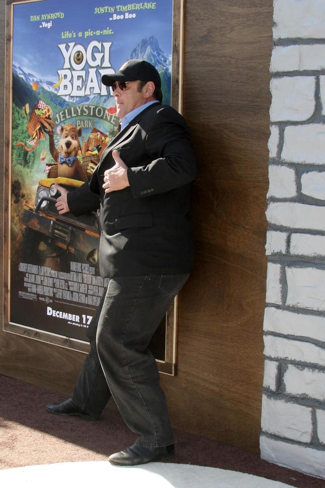 los angeles dec 11 Dan aykroyd arriveert Bij de yogi beer 3d première Bij de dorp theater Aan december 11 2010 in westwood ca foto