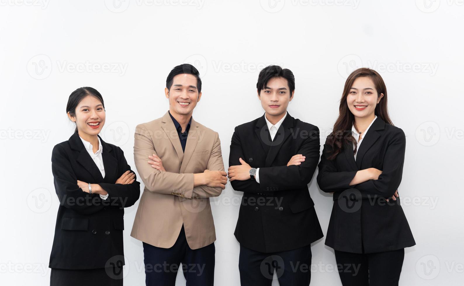 groep beeld van Aziatisch bedrijf mensen Aan wit achtergrond foto