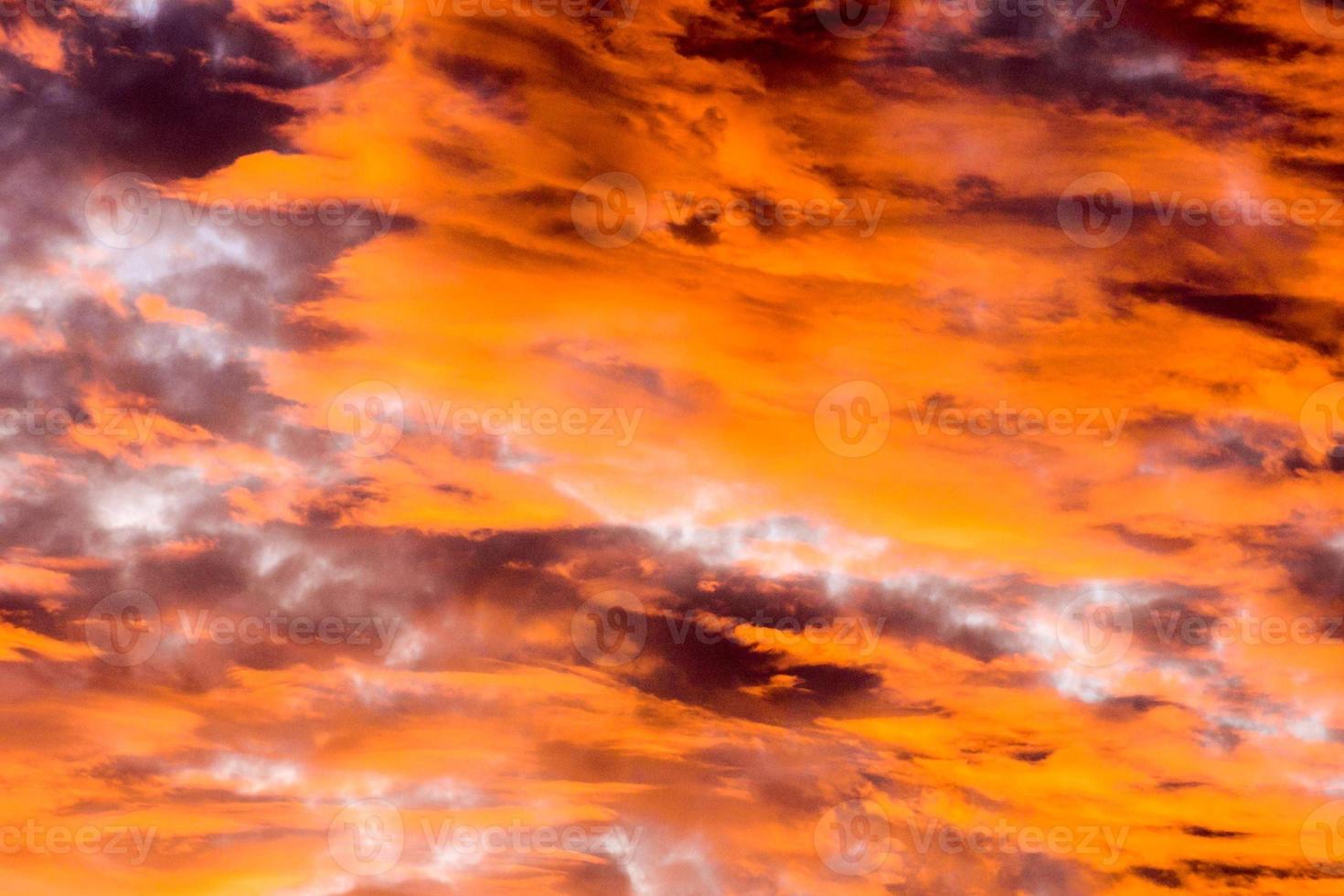 kleurrijk zonsondergang lucht foto