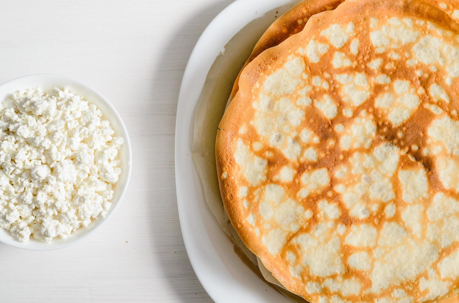 zelfgemaakte pannenkoeken op de plaat foto