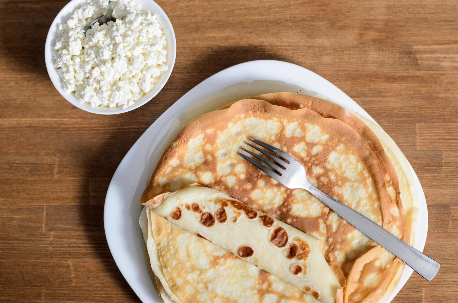 zelfgemaakte pannenkoeken op de plaat foto