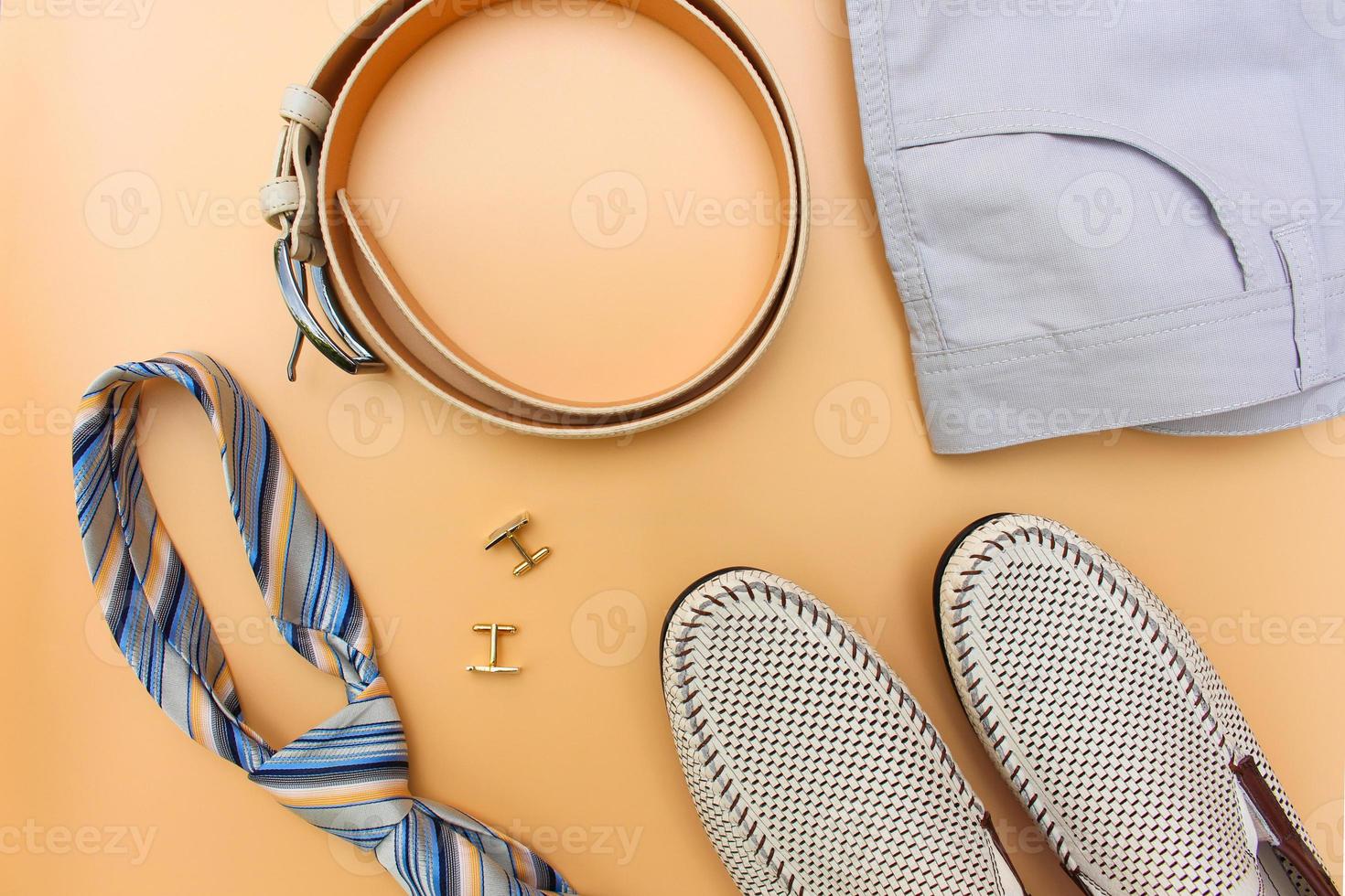 Mannen accessoires Aan beige achtergrond. top visie. foto