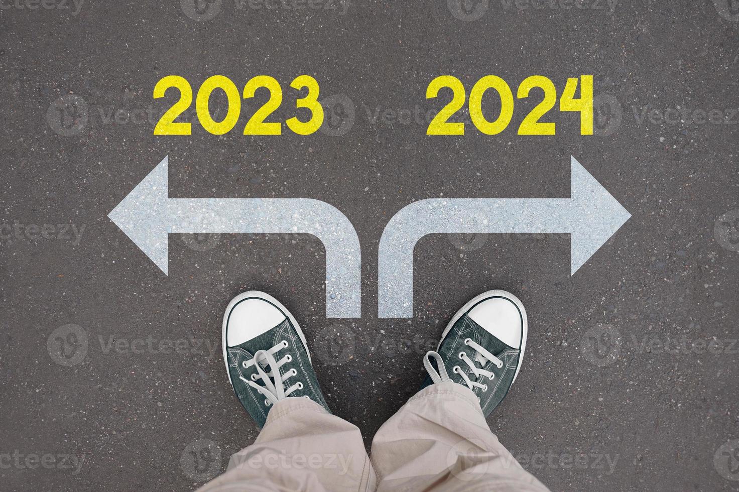 2023, 2024 - poten met trainer schoenen foto