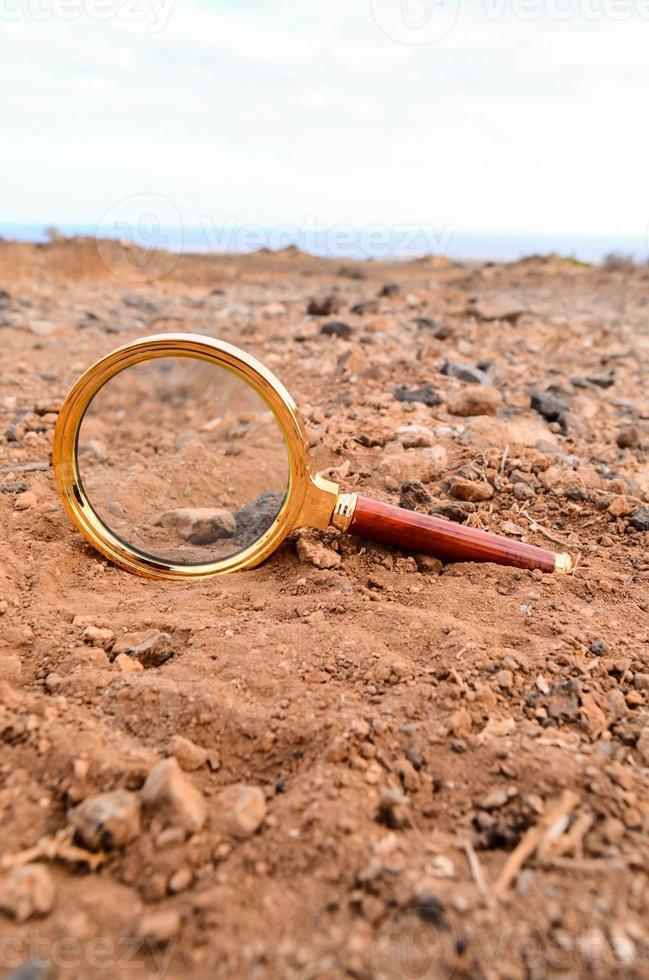 vergroten glas in de zand foto