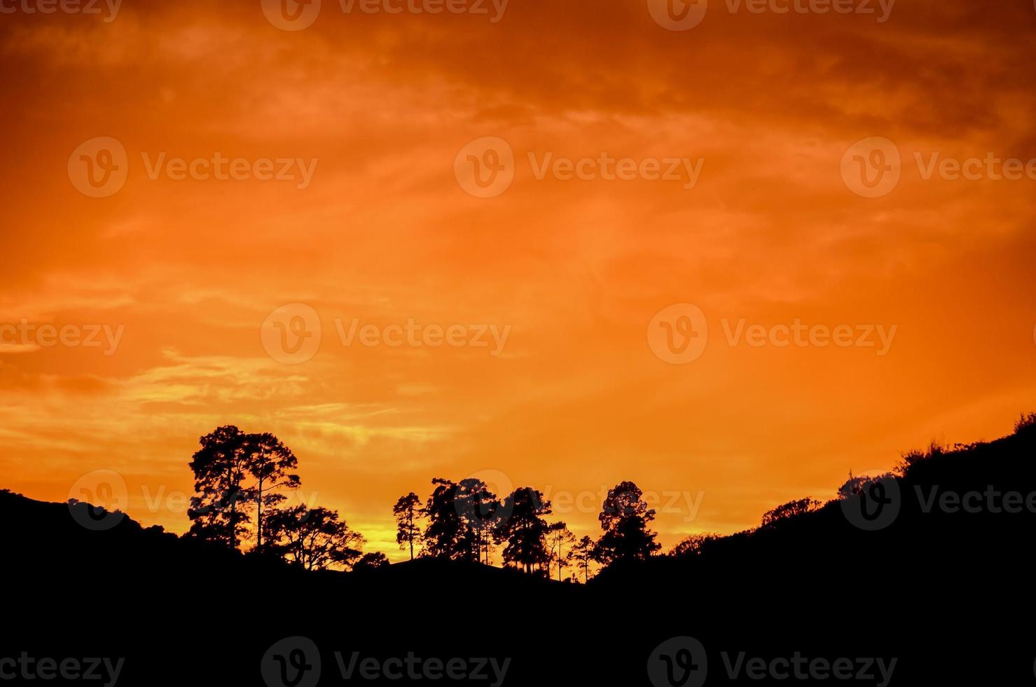 zonsondergang over de berg foto