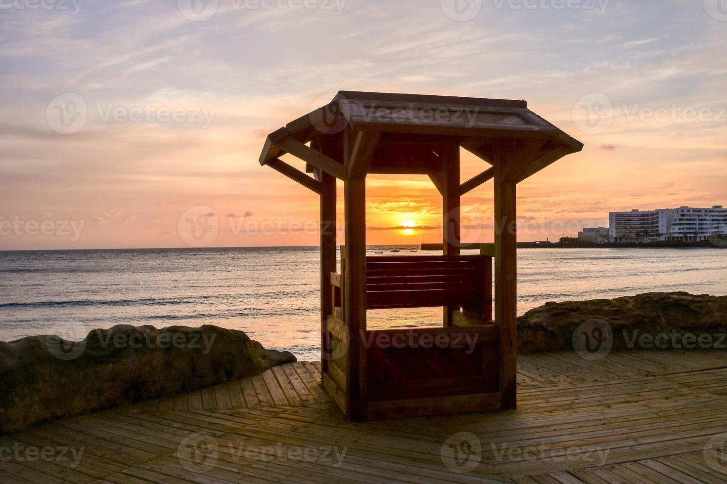 zonsondergang over de zee foto