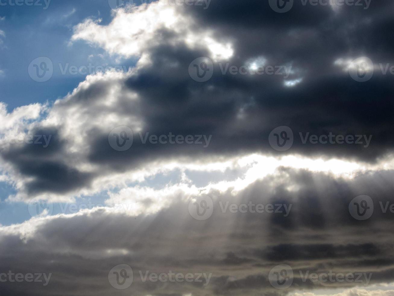 mooie bewolkte hemel foto