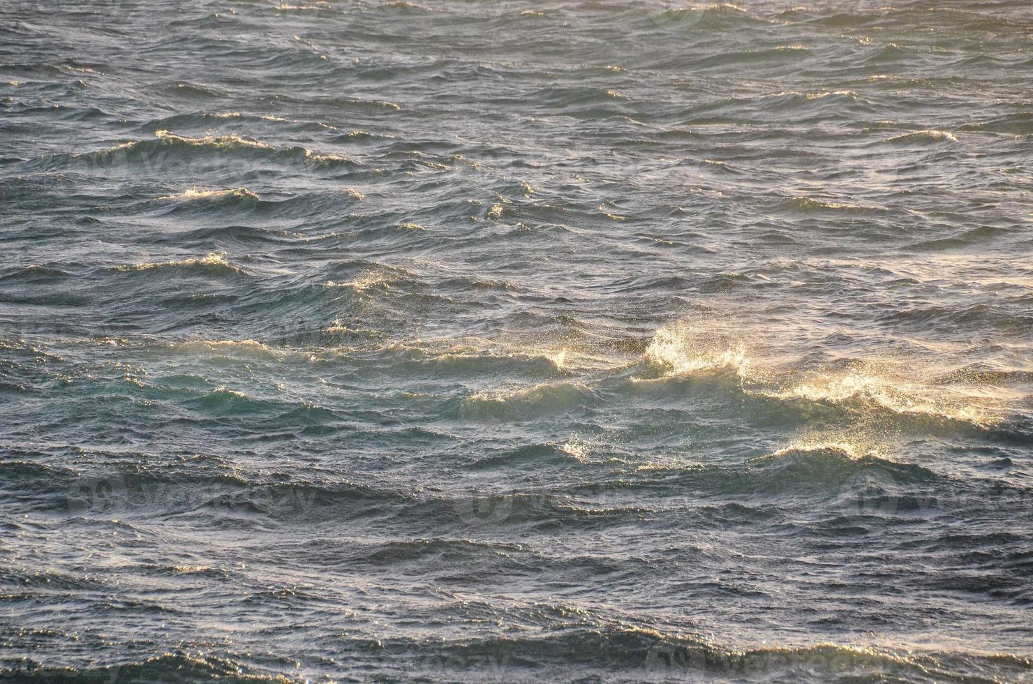 golven in de oceaan foto