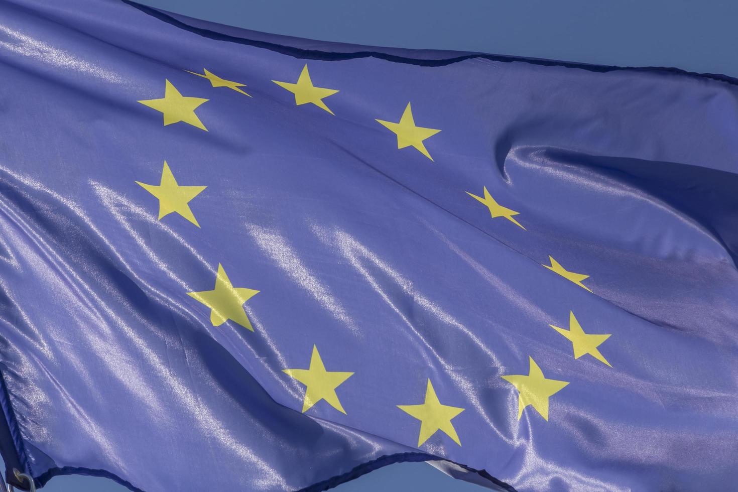 dichtbij omhoog van zwaaide Europese unie vlag foto