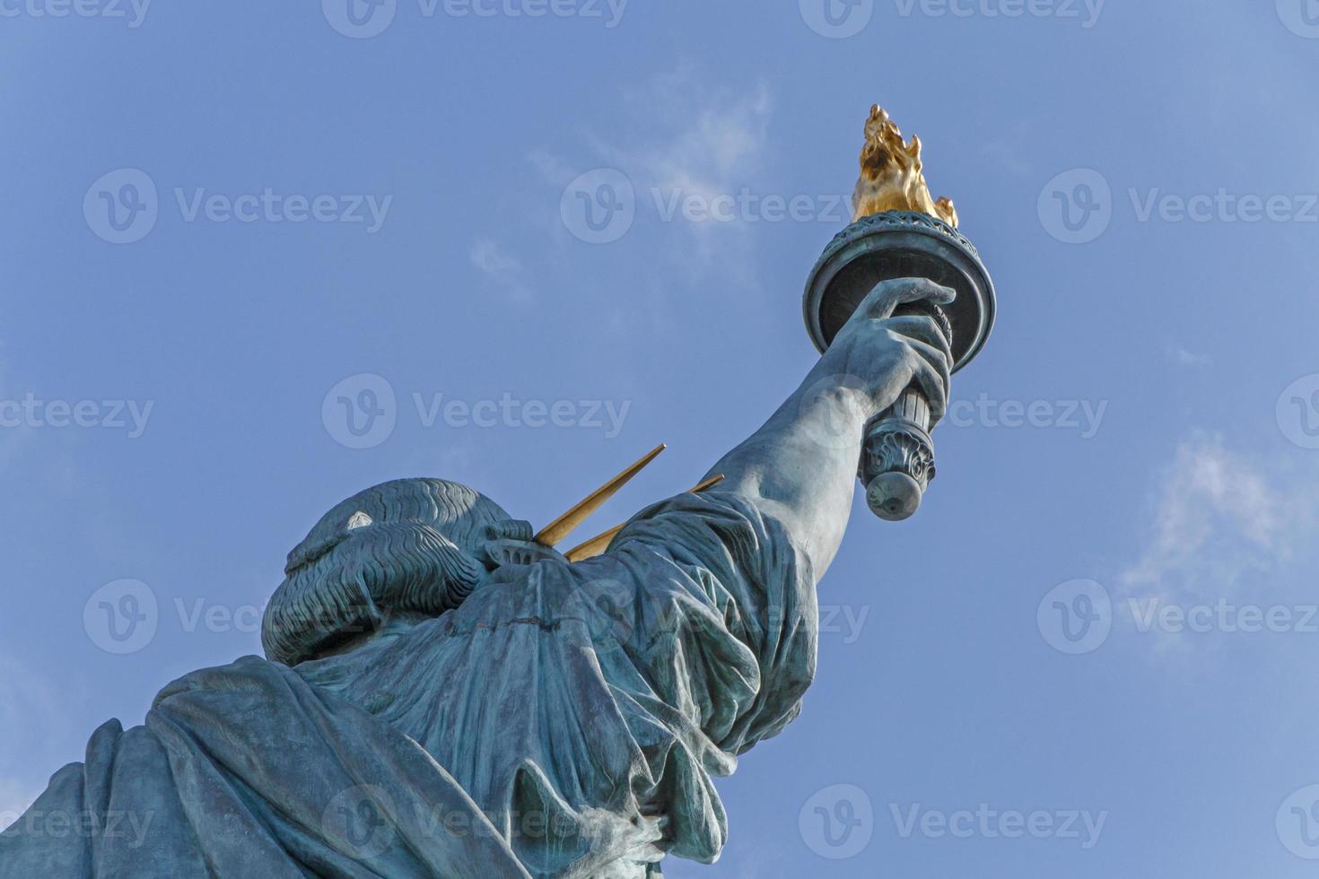 terug kant van standbeeld van vrijheid in Parijs foto