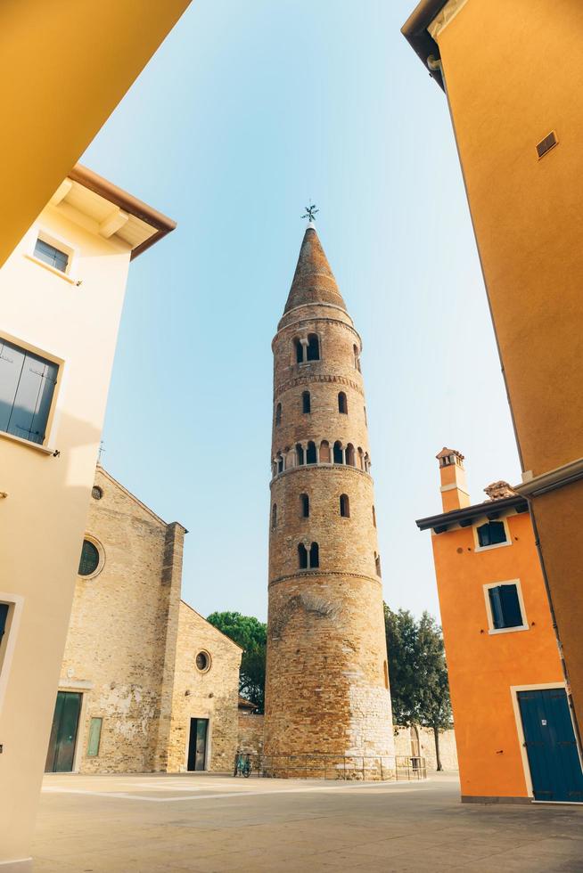 klokkentoren duomo santo stefano in caorle italië foto