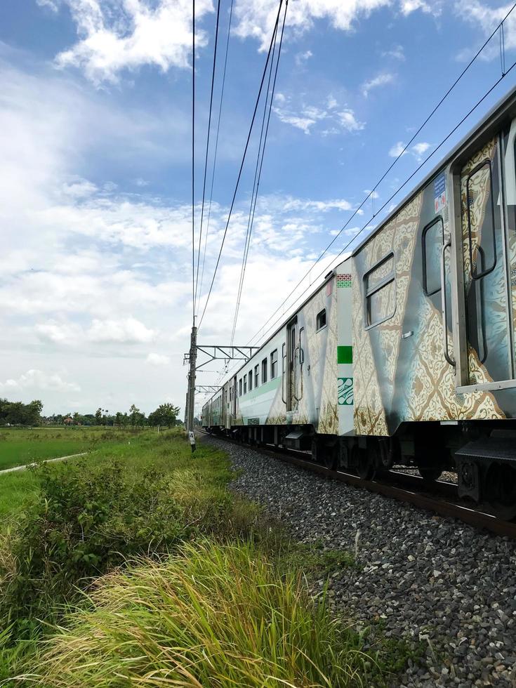 soerakarta, Indonesië. 2022. adhi samenvatting luchthaven trein passeert door foto