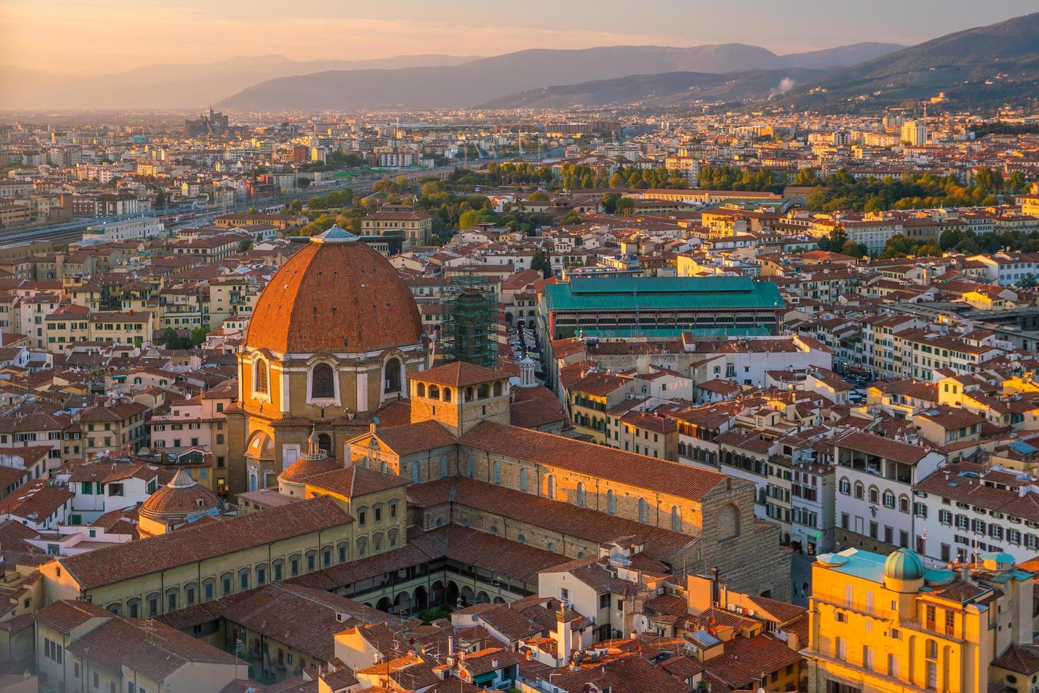 uitzicht op de skyline van florence van bovenaanzicht foto