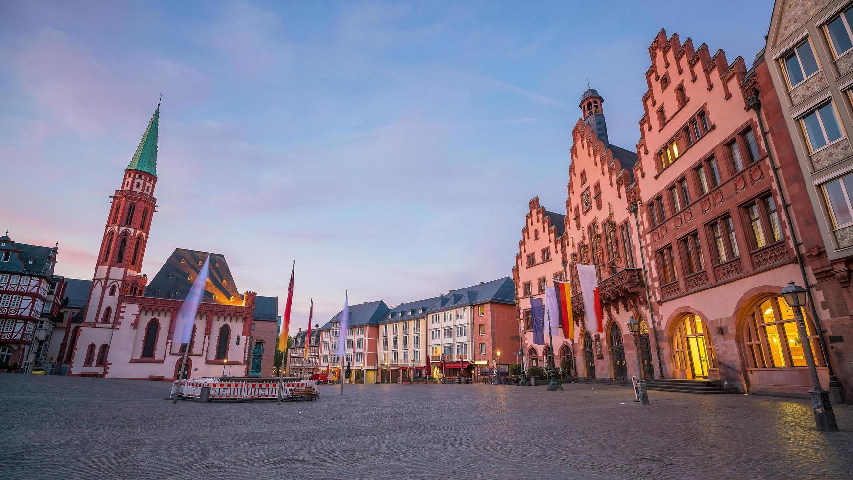 oude stadsplein Romerberg in het centrum van Frankfurt, Duitsland foto