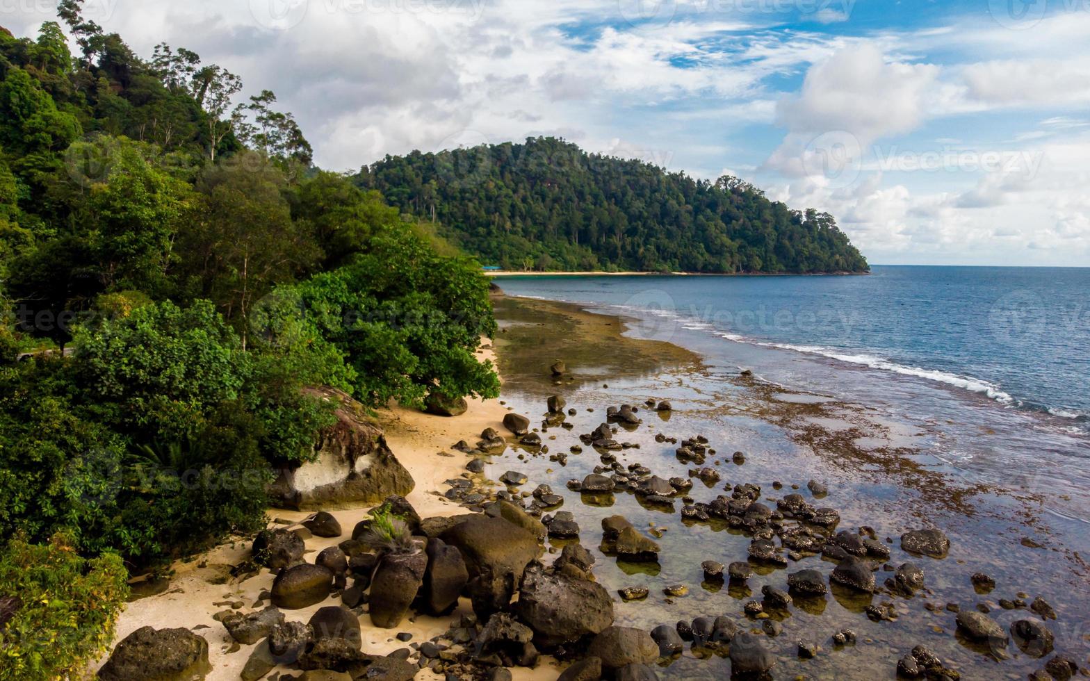 antenne visie landschap van kust in west Sumatra provincie, Indonesië foto