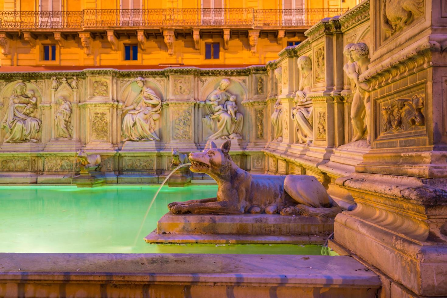 fonte gaia, piazza del campo, in siena foto