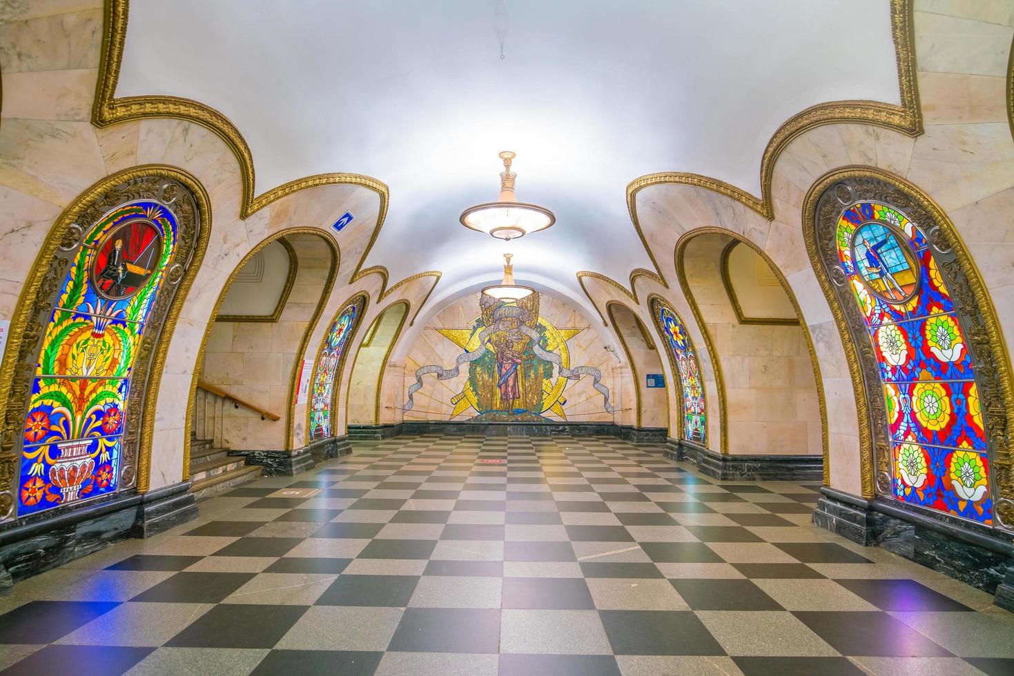 interieur van metrostation in Moskou foto